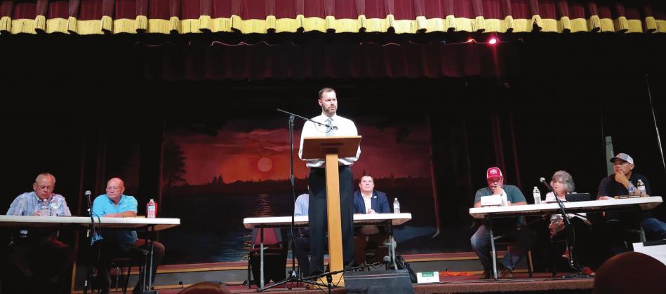 Tuesday, May 3rd at 6:00 PM at Music City Texas, the Linden City Council hosted a Town Hall meeting to share the approaches to fix our streets. At the meeting guests City Consulting Engineer, Kiron Browning, PE, and Financial Planner Jason Hughes (shown a Townhall meeting to discuss funding Linden’s street repair