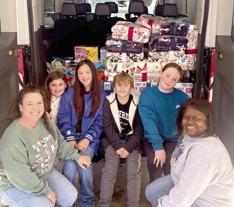 Bloomburg ISD raises money to help Golden Villa residents