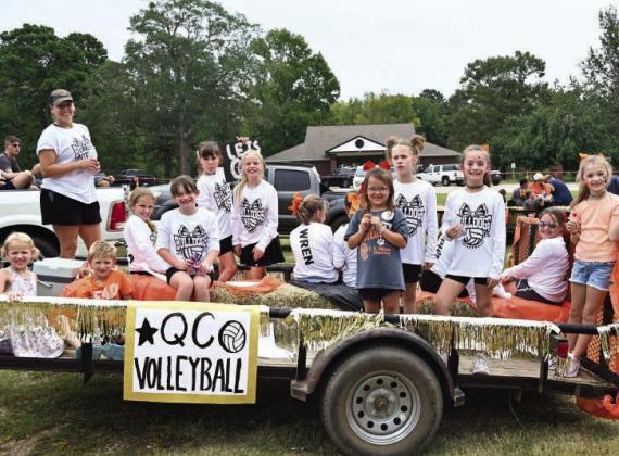 Little volleyball players pack the trailer in preparation for the Homecoming parade. Little volleyball players pack the trailer in preparation for the Homecoming parade.
