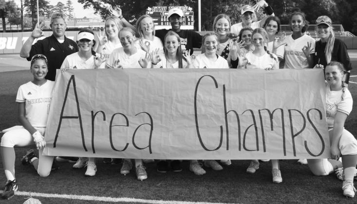 Queen City Lady Bulldogs win Area championship