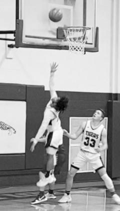 Bynum lifts Tigers to win over Cardinals on sideline trey