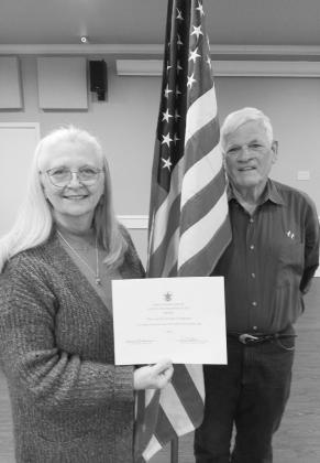 The Mark Epperson Chapter recently presented a certificate to Sarah and Jim Simpson of Linden for proper display and care of the United States Flag.