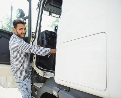 Six-week commercial drivers license training program provides stipend