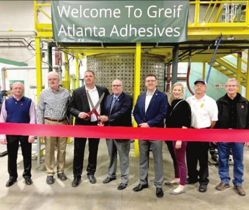 Pictured left to right: Tim Wilmoth, Greif Kernersville NC Adhesive Plant Manager, David Dezarn, Greif Project Engineer, Chris Adamson, Greif Atlanta, TX. Plant Manager, David Cockrell, Atlanta City Manager, Travis Ransom, Atlanta Mayor, Miranda Johnson, Greif, Inc. holds opening ceremony for new Atlanta Adhesive Production