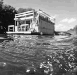 Ordeal brings lesson in kindness after veteran’s houseboat hits bridge Article Image Alt Text