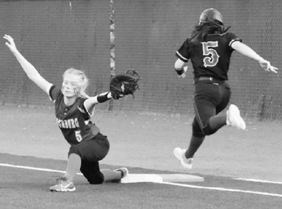 Katie Mote stretches to record an out at first base. Photos courtesy of Bloomburg ISD Bloomburg thumps Fruitvale 11-1, wins Regional Semifinal crown