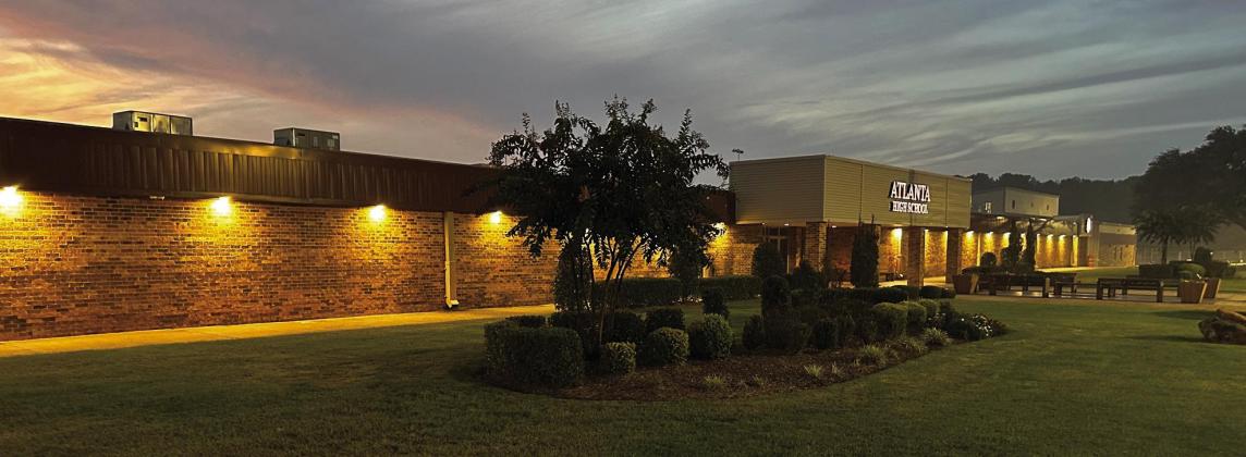 Atlanta’s public high school and other facilities succeed in giving a warm acceptance with flowers,greenery and soft lighting. The lights of Atlanta are a beautiful sight