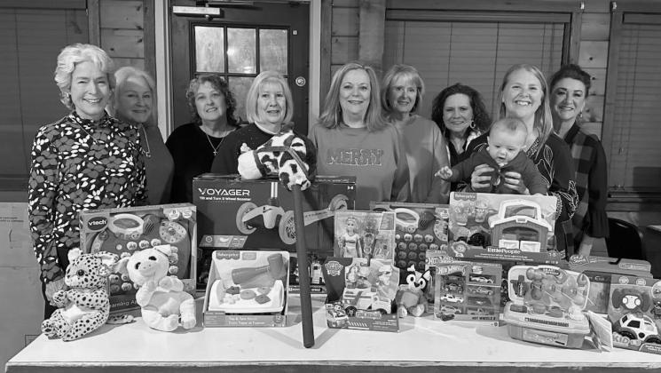 Atlanta Area Women’s Club gives to community