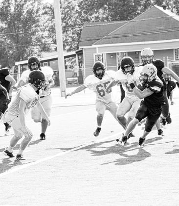 Bulldogs scrimmage New Boston